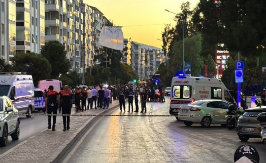 İzmir'de bankada 5 kişiyi rehin alan şüpheli, ikna edilip gözaltına alındı