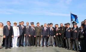İzmir’de şehitler ve gaziler için saygı duruşu