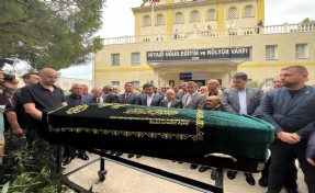 İzmir’in eski başkanı Burhan Özfatura son yolculuğuna uğurlandı