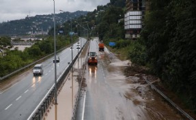 Karadeniz'i sel ve heyelan vurdu: Evler tahliye edildi, yollar kapandı!