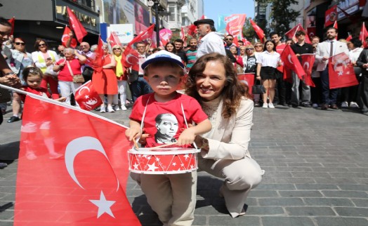 Karşıyaka’da 9 Eylül coşkusu sokaklara taşacak: Bayrağını al gel!