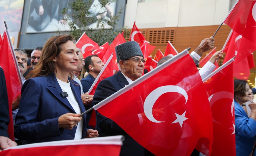 Karşıyaka’da gazilere saygı yürüyüşü