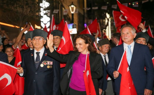 Karşıyaka’da kurtuluş coşkusu sokaklara taştı