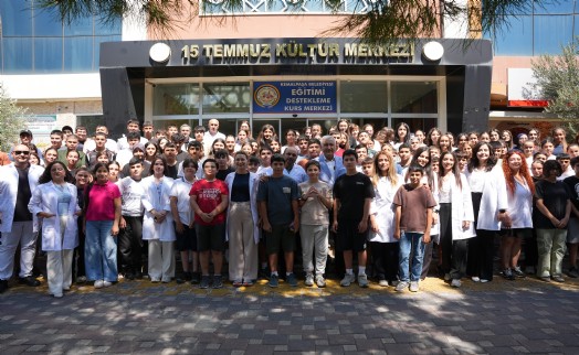 Kemalpaşa’da eğitime tam destek: 400 öğrenciye ücretsiz sınav desteği