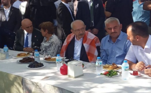 Kılıçdaroğlu'nun İzmir mesaisinde ikinci gün.. Köylülerin 'villa' şikayetine yanıt: 'Keşke satmasaydınız'