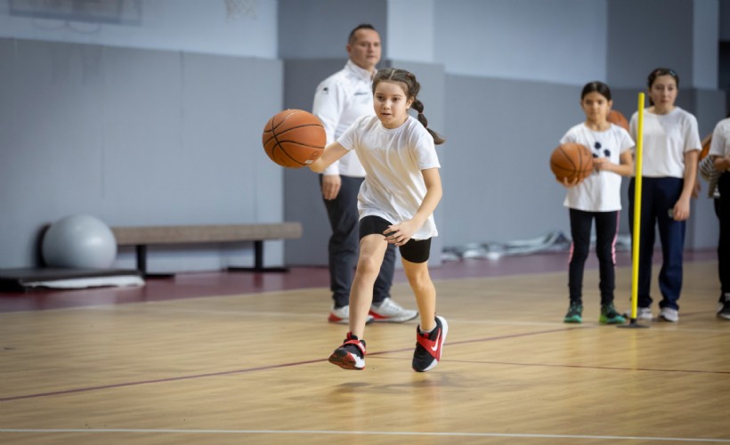 Konak Belediyesi’nin Kış Spor Okullarında kayıt heyecanı devam ediyor