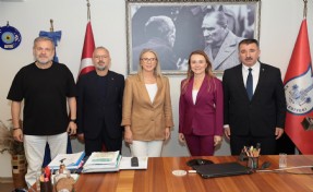 Konak'ta siyaset üstü temas!