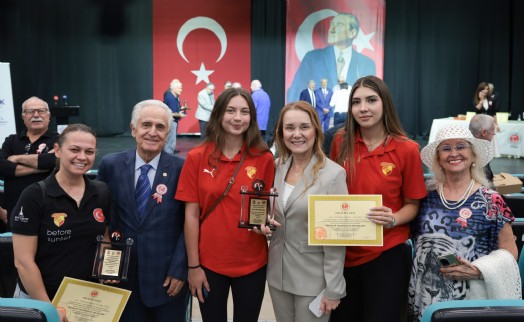 Konak’tan sporun emektarlarına vefa gecesi