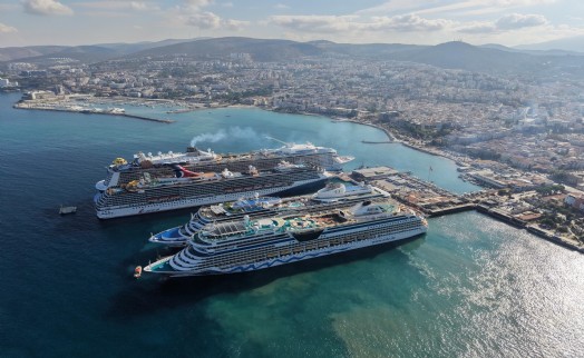 Kuşadası’nda denizden turist rekoru: 11 bin 811 ziyaretçi