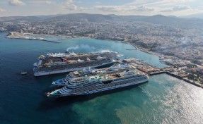 Kuşadası’nda denizden turist rekoru: 11 bin 811 ziyaretçi