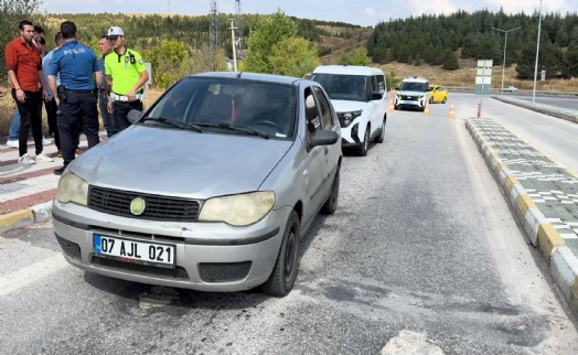 Kütahya’da taksicilerin yakalattığı korsan taksiciye 100 bin lira ceza
