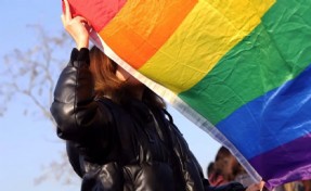 LGBTİ operasyonları: Gazeteci Tuğba Tekerek ve Kaos GL üyeleri tutuklandı