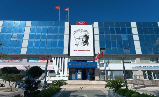 Menderes Belediyesi'ne ikinci dalga operasyon: 9 gözaltı