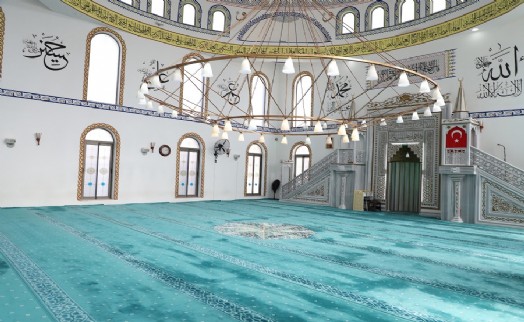 Menderes’te camilerde köşe bucak temizlik