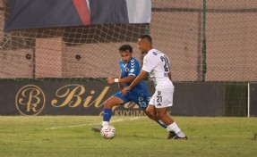 Menemen FK'ya evinde İnegöl darbesi
