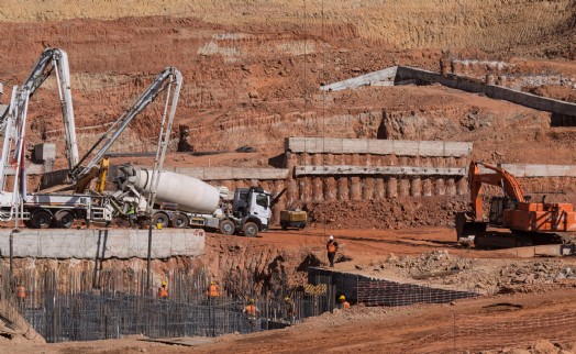 Menemen’de 3 bin 100 konutluk projede kritik eşik: İlk temel betonu döküldü