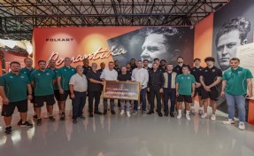 Mesut Sancak Karşıyaka'ya Nazım Hikmet sergisini gezdirdi