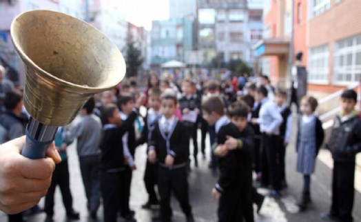 Okullar açılıyor, ders saatleri değişiyor: Pazartesi yeni düzen başlıyor