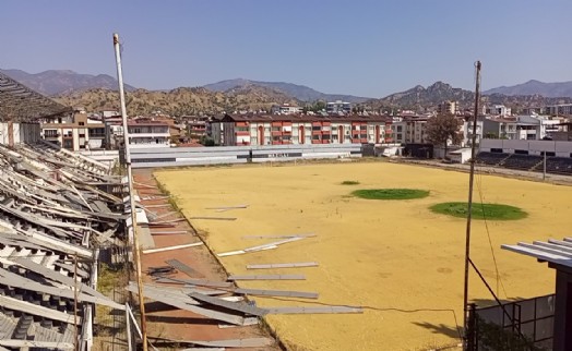 Nazilli'nin tarihi stadı yıkılıyor