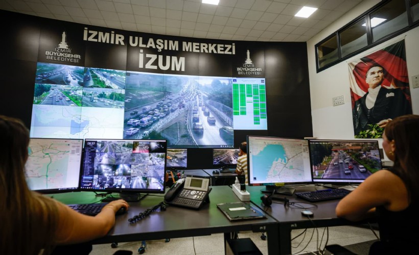 Okullar açıldı, İzmir’de trafik alarmı: İZUM devrede