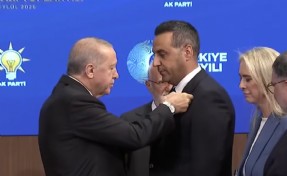 Onur Emrah Yıldız AK Parti rozetini taktı: Çiğli’de 27 yıl sonra bir ilk!