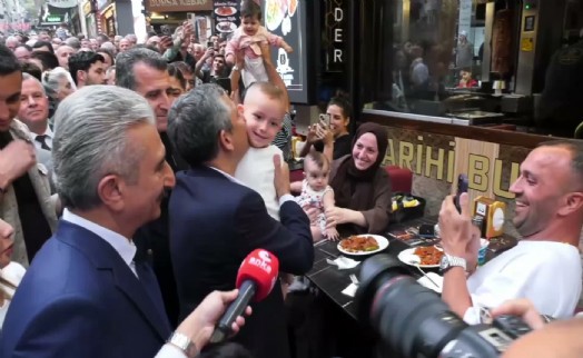 Özgür Özel Bursa’da esnafı ziyaret etti: 'En düşük emekli maaşı bir buçuk asgari ücrete çıkacak'