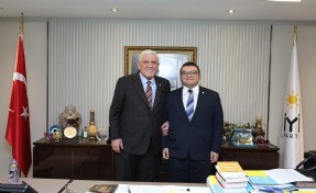 Saldırıya uğrayan İYİ Parti İzmir Gençlik Kolları Başkanı Boyacıoğlu’ndan Dervişoğlu’na ziyaret