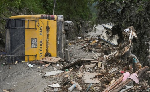 Sel felaketi: Nepal ve Çin'de ölü sayısı bini aştı
