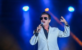 Teoman söyledi, BKM güldürdü: İEF’de renkli gece