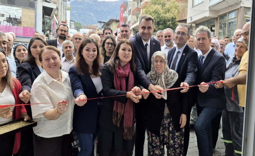 YENİ Parti İzmir’de çifte açılış!