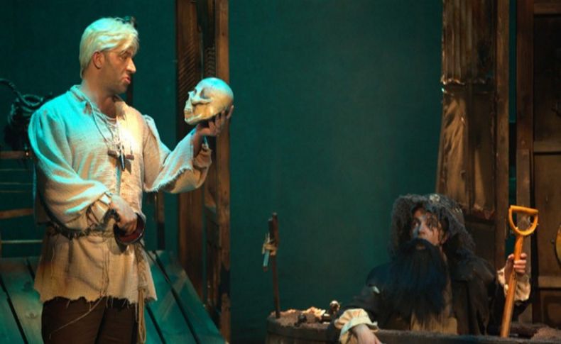 'Bir Baba Hamlet' Ege turnesinde