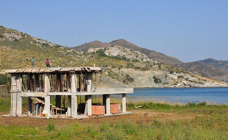 'Devlete kafa tutan inşaat'ın yıkımını mahkeme durdurdu