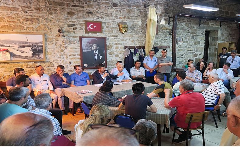 Gürbüz Yeni Foça esnafı ile toplantı yaptı