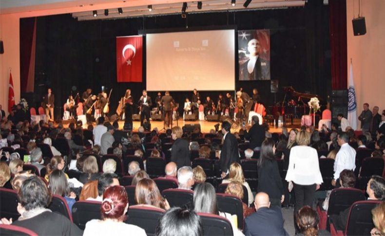 'Konak'ta Bi Dünya Ses' konserine yoğun ilgi