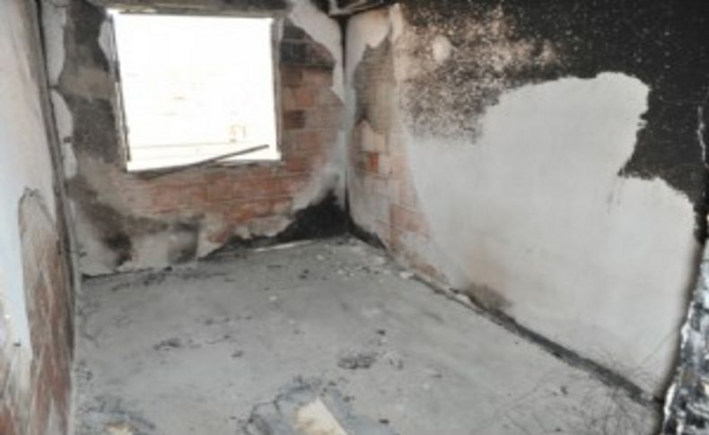 Evi yanan aileye hayırsever desteği