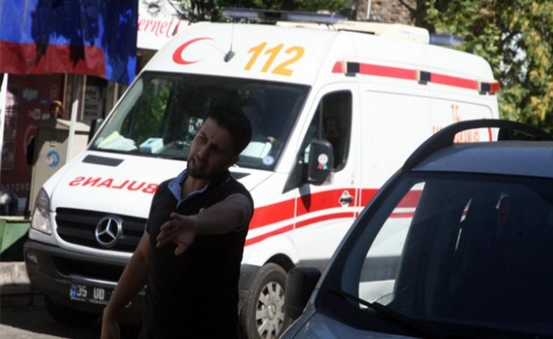 Ambulansa geçit vermediler