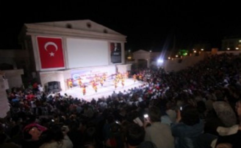 Halk Dansları Gecesi coşkuyla kutlandı