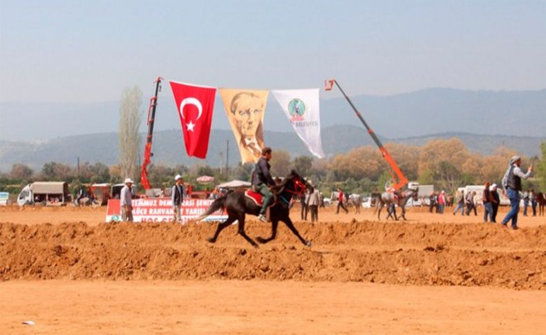 Rahvan atlar 15 Temmuz şehitleri için koştu