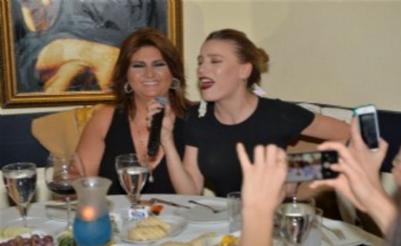 Serenay Sarıkaya ile Sibel Can düet yaptı