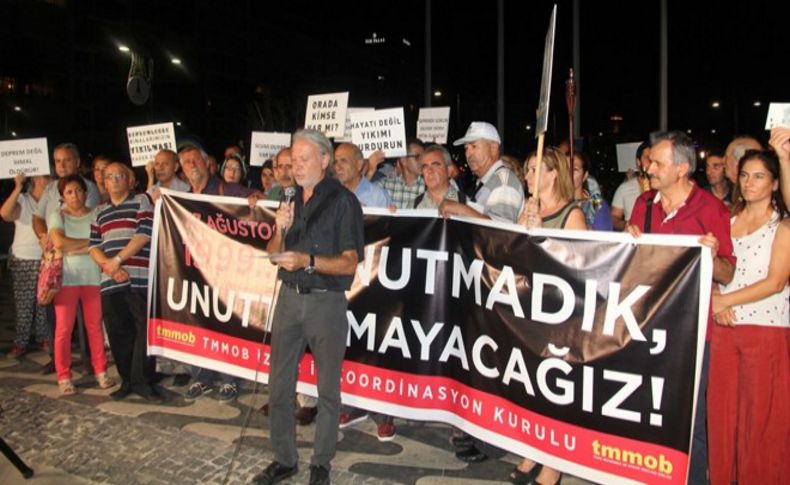 17 Ağustos'un yıl dönümünde meşaleli yürüyüş