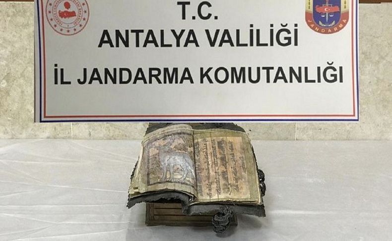 1700 yıllık kitabı 500 bin Euro’ya satmaya çalışan 7 şüpheli yakalandı