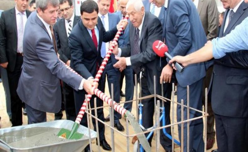 19’Ncu Karo Fabrikasinin Temelini Attilar