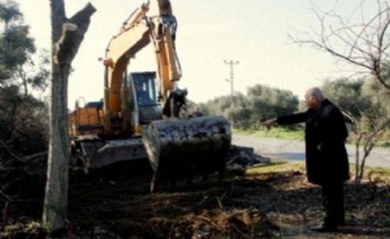 Tire Belediye Başkanı Çiçek'in yol isyanı