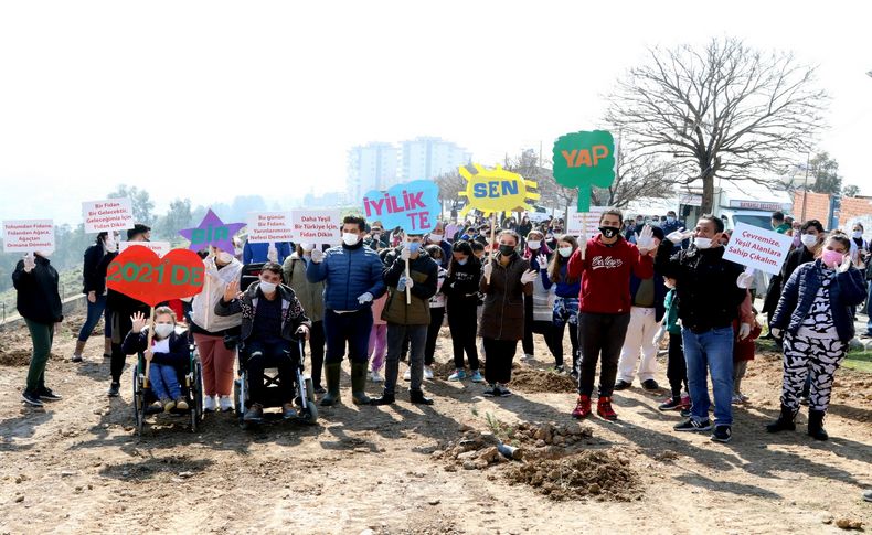 Başkan Sandal çocuklar ve sporcularla fidan dikti