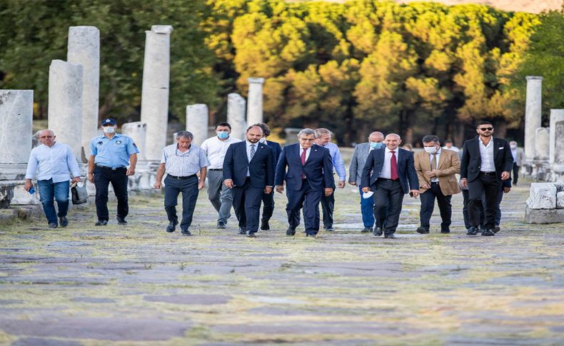 Büyükşehir’den Bergama’da Zeus Sunağı toplantısı!