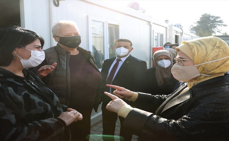 Emine Erdoğan, İzmir'de depremzedeleri ziyaret etti