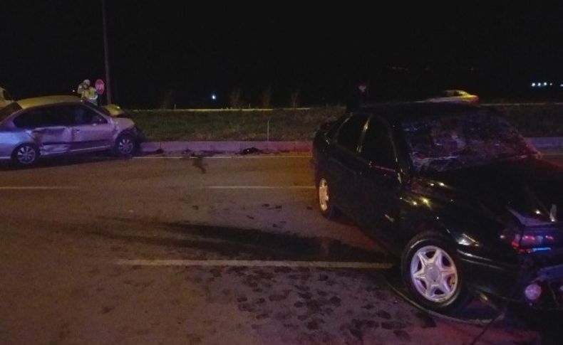 İzmir'de trafik kazası: 4 yaralı
