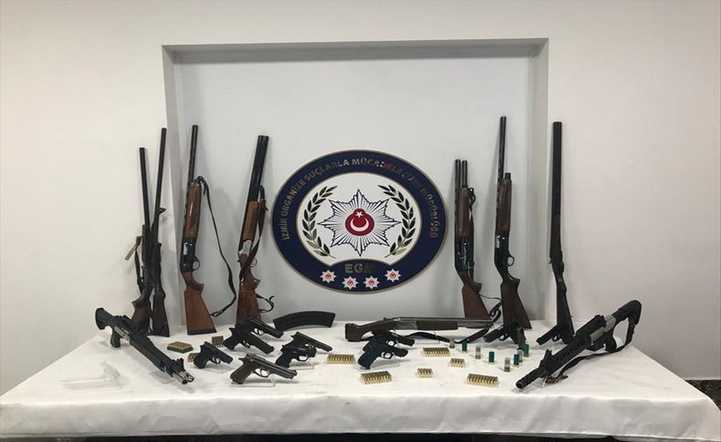İzmir merkezli 3 ildeki silah kaçakçılığı operasyonunda 9 tutuklama