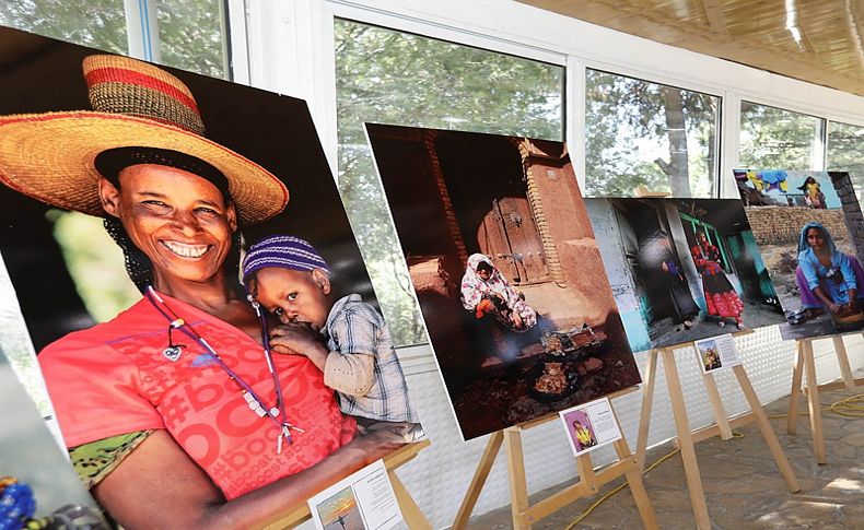 25 ülkeden kadın portreleri Buca'da görücüye çıktı