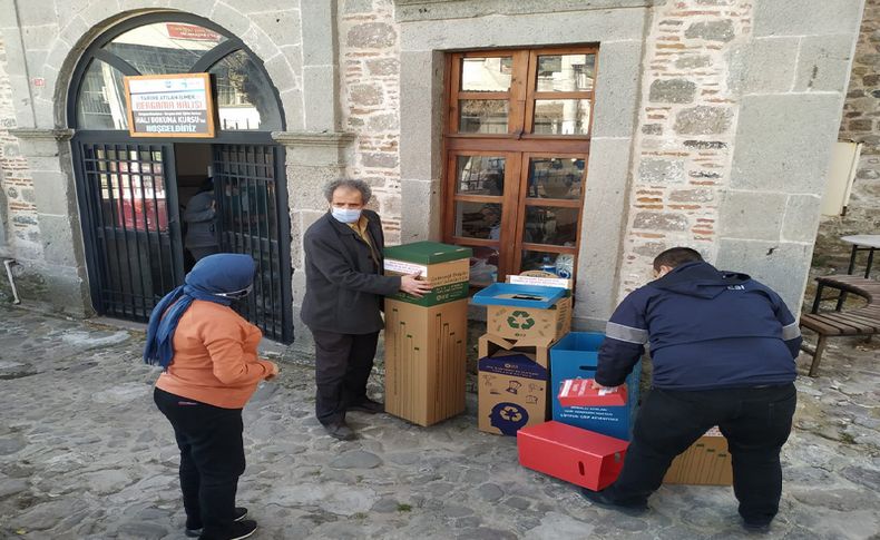 Bergama’da geri dönüşüm kutuları dağıtıldı